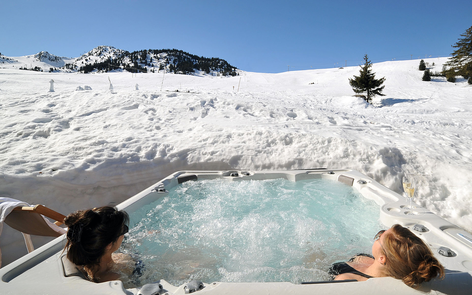 Using The Hot Tub During The Winter